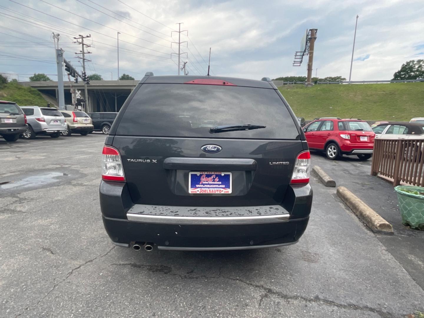 2008 Grey /Black Ford Taurus X Limited (1FMDK03W38G) , Automatic transmission, located at 5700 Curlew Drive, Norfolk, VA, 23502, (757) 455-6330, 36.841885, -76.209412 - Photo#5